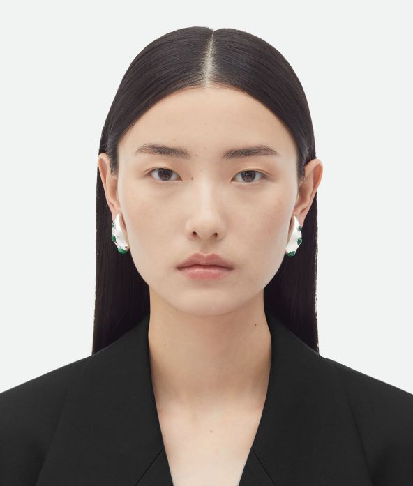 Bottega Veneta ima nove modele omiljenih Drop naušnica