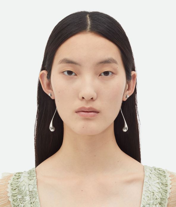 Bottega Veneta ima nove modele omiljenih Drop naušnica