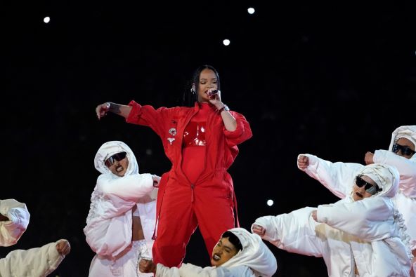 Rihanna na finalu Super Bowla 2023.