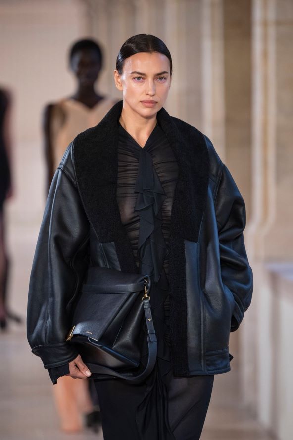Trendi shearling zimske jakne Victoria Beckham kolekcija jesen 2023