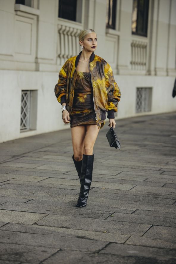 Street style inspiracija kako nositi suknju i čizme