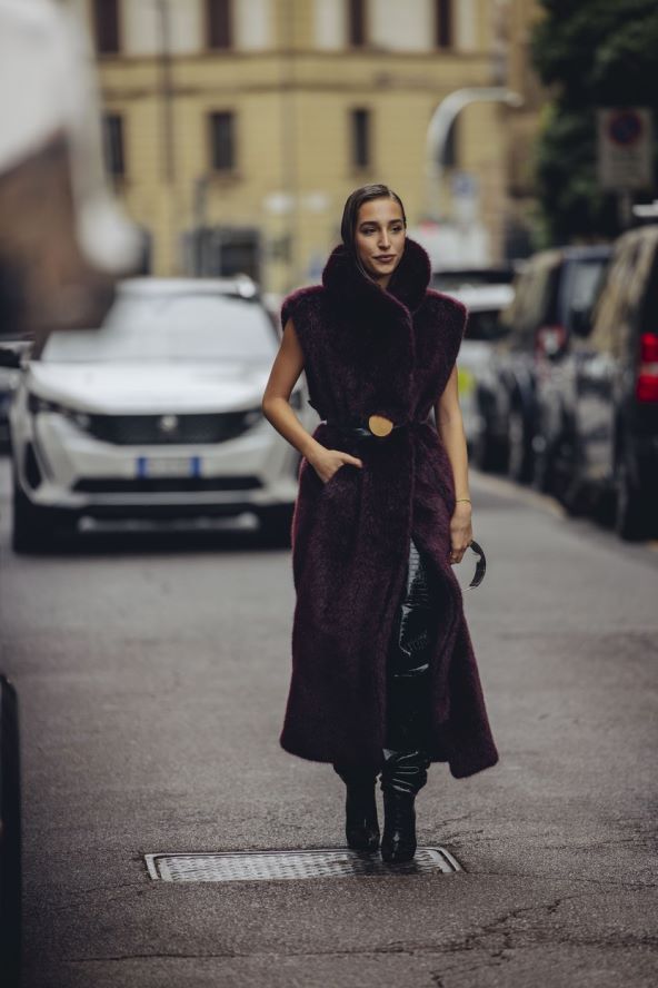 Street style inspiracija kako nositi suknju i čizme