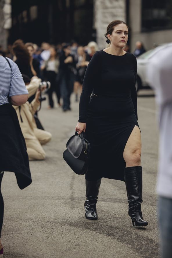 Street style inspiracija kako nositi suknju i čizme