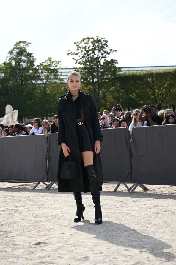 Street style inspiracija kako nositi suknju i čizme