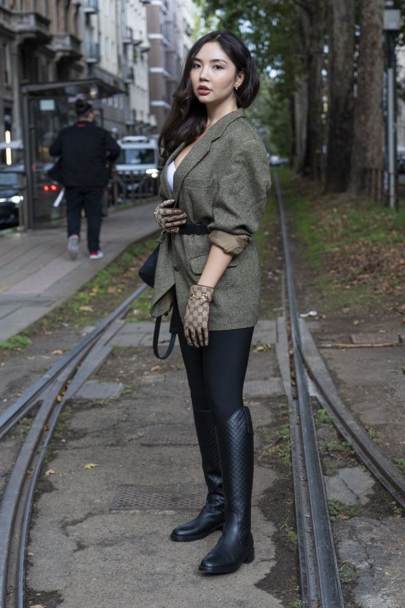 Street style inspiracija kako nositi suknju i čizme