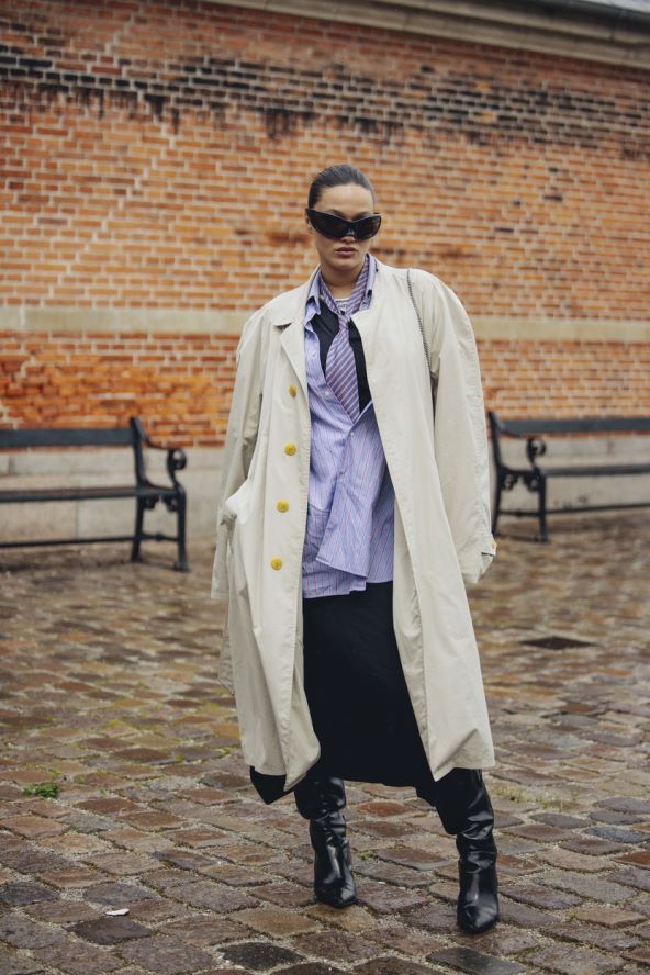 Street style inspiracija kako nositi suknju i čizme