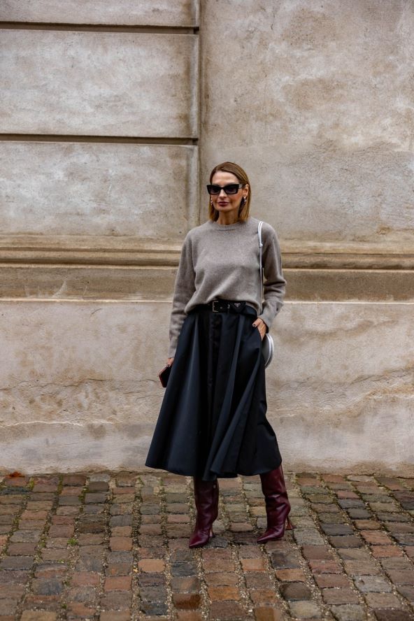 Street style inspiracija kako nositi suknju i čizme