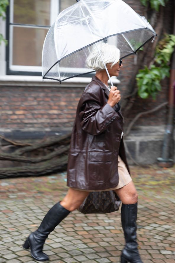 Street style inspiracija kako nositi suknju i čizme