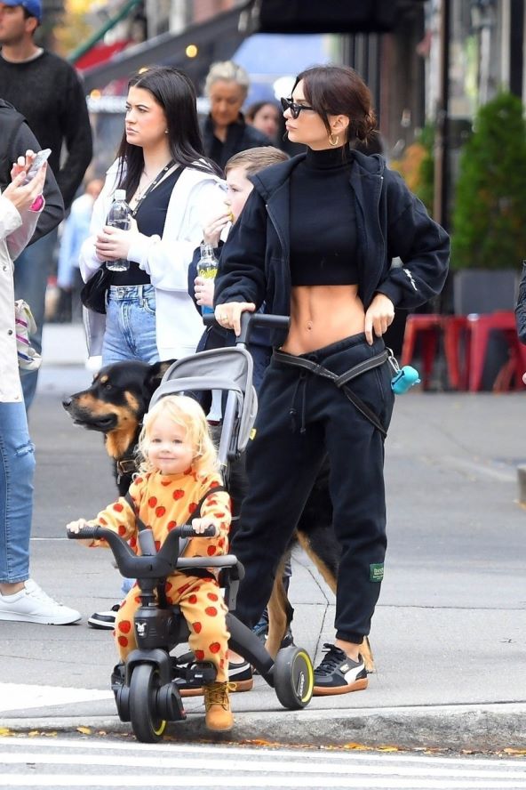 15 modnih kombinacija Emily Ratajkowski street style jesen 2023