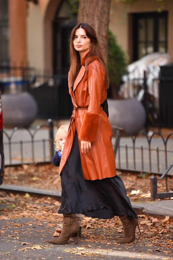 15 modnih kombinacija Emily Ratajkowski street style jesen 2023