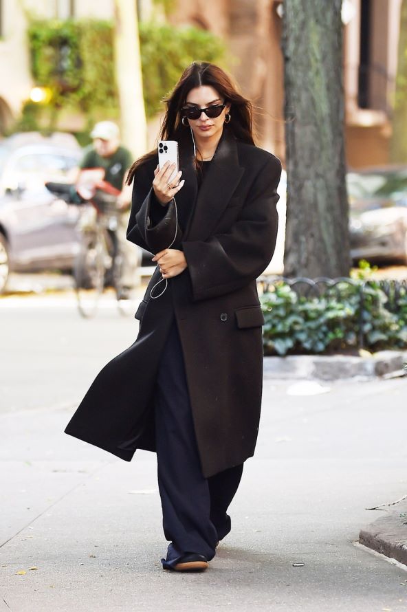 15 modnih kombinacija Emily Ratajkowski street style jesen 2023