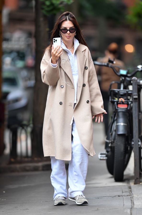 15 modnih kombinacija Emily Ratajkowski street style jesen 2023