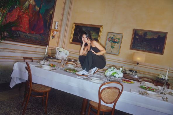 Dua Lipa odlična kampanja za tenisice Puma Palermo