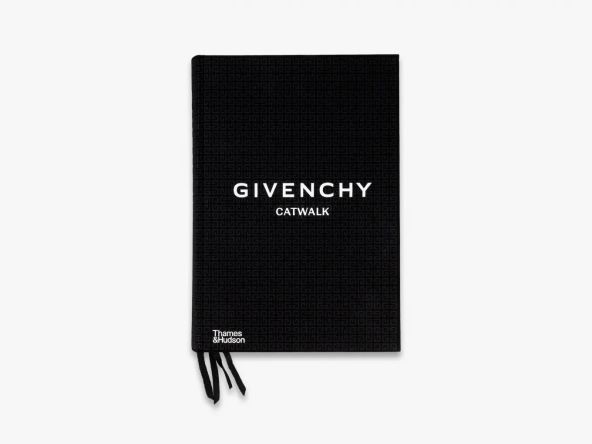 Atraktivna knjiga o visokoj modi Givenchy Catwalk