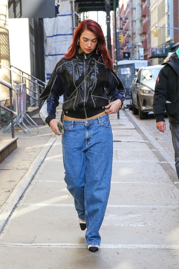Dua Lipa u slingback cipelama
