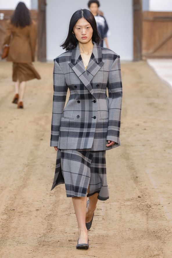 Tartan i karirani uzorci modni trend za blagdane 2023