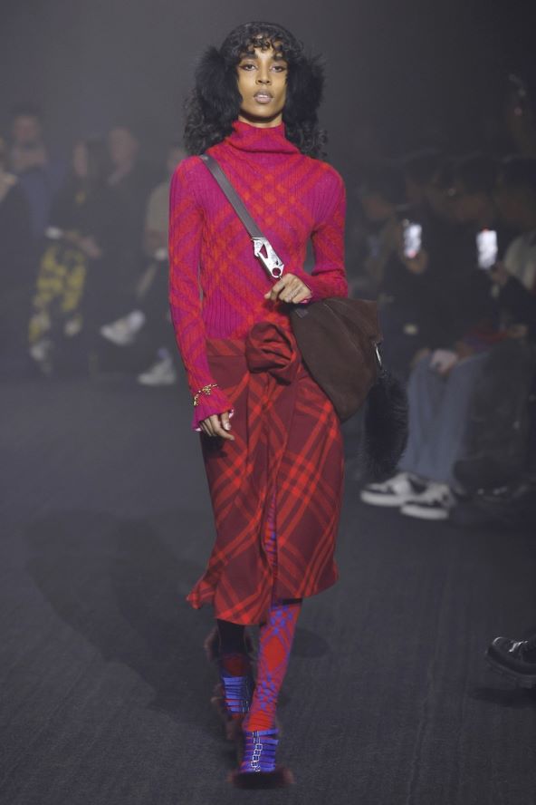 Tartan i karirani uzorci modni trend za blagdane 2023