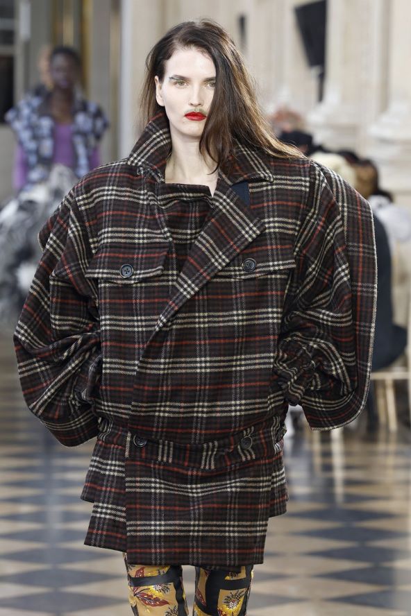 Tartan i karirani uzorci modni trend za blagdane 2023