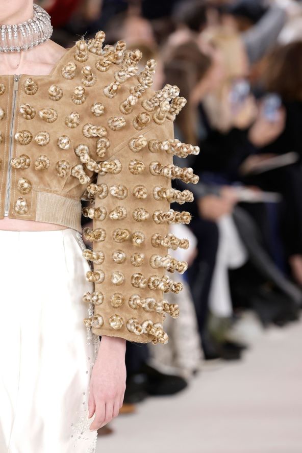 Schiaparelli u velikom stilu otvorio Tjedan vioske mode