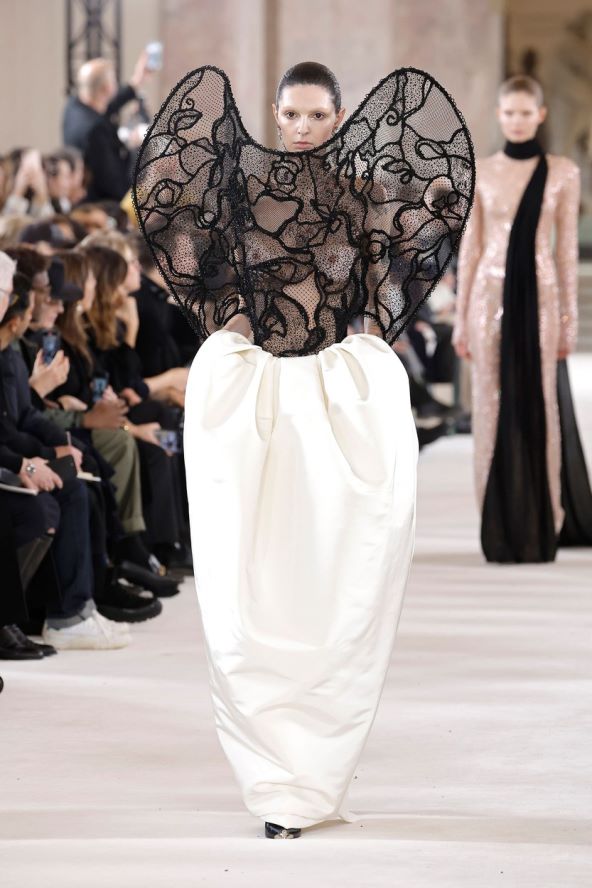 Schiaparelli u velikom stilu otvorio Tjedan vioske mode