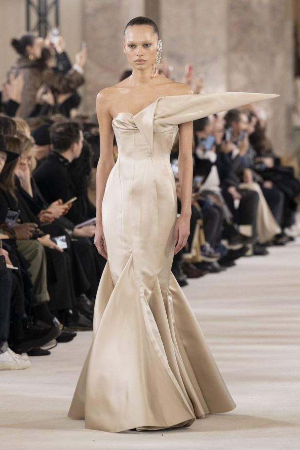 Schiaparelli u velikom stilu otvorio Tjedan vioske mode