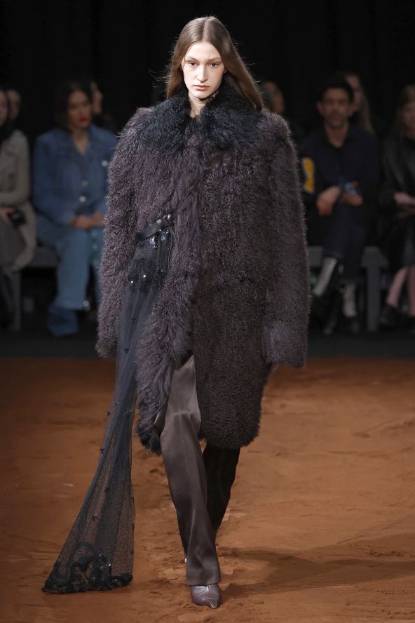 16Arlington AW23