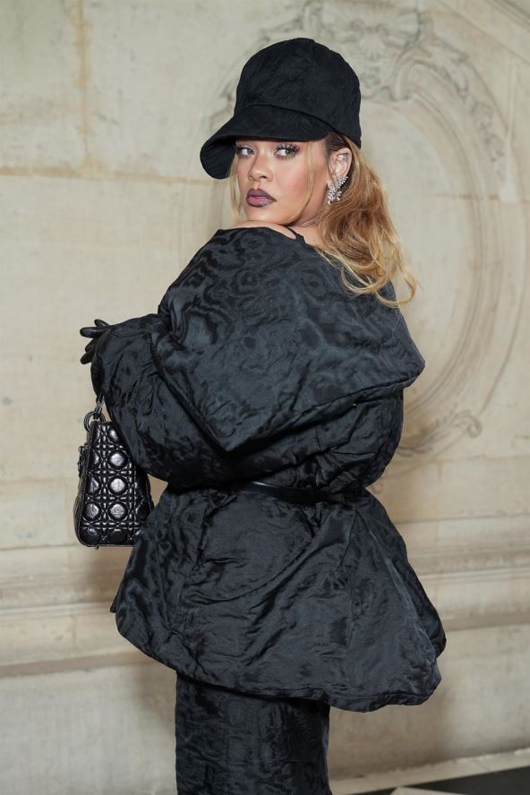 Rihanna nosi Dior modnu kombinaciju