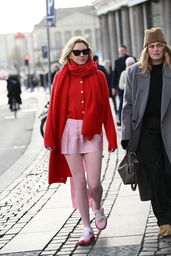 Kako nositi crvenu boju street style