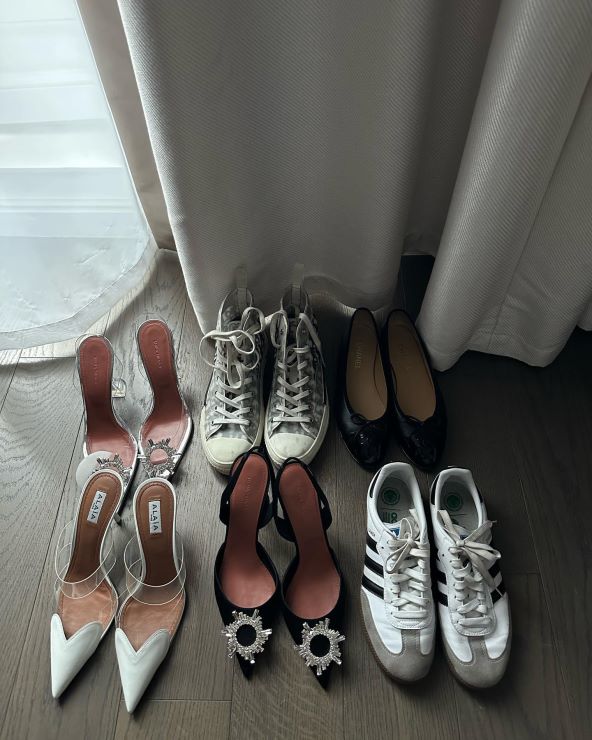 10 inspo outfita s bijelim tenisicama