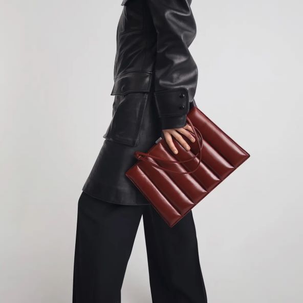Dostupna je nova kolekcija slavne dizajnerice Phoebe Philo