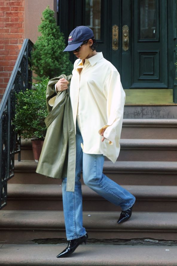 Odličan street style look Taylor Russell djevojke Harryja Stylesa