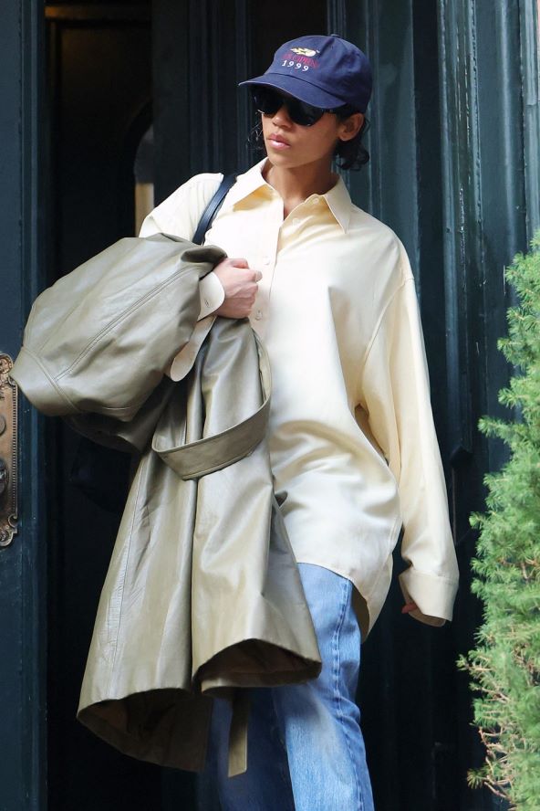 Odličan street style look Taylor Russell djevojke Harryja Stylesa