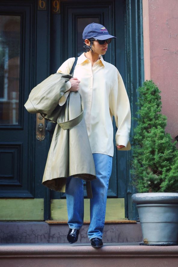 Odličan street style look Taylor Russell djevojke Harryja Stylesa