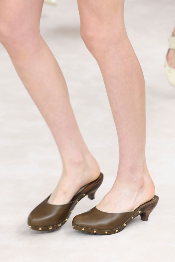 Chloe platforme i torbica s ringom su must have modni detalji
