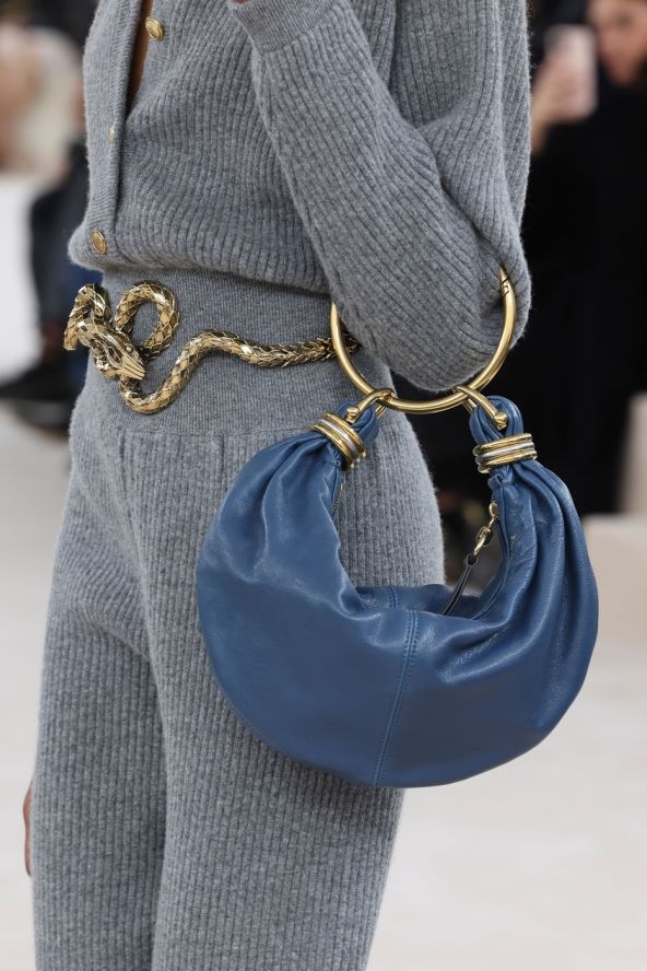 Chloe platforme i torbica s ringom su must have modni detalji