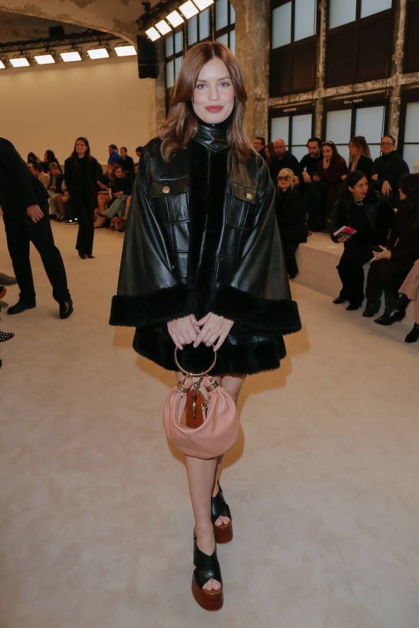 Chloe platforme i torbica s ringom su must have modni detalji