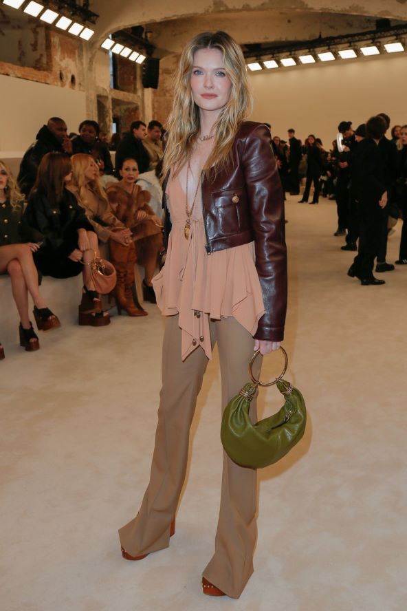 Chloe platforme i torbica s ringom su must have modni detalji