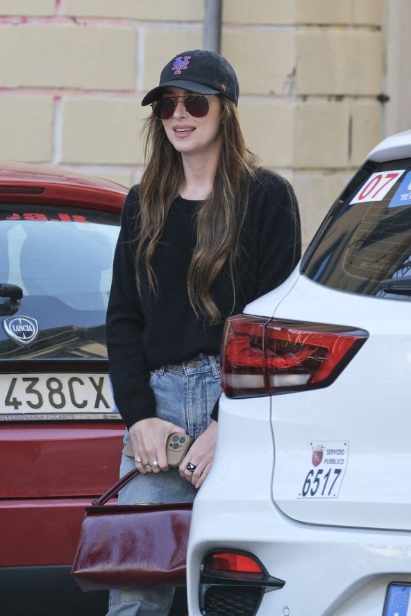 Dakota Johnson u Rimu nosila odličan street style