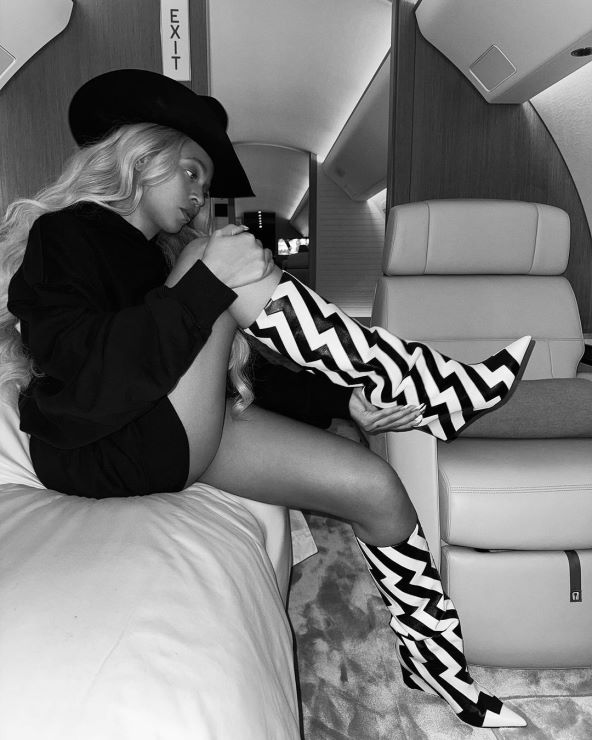 Beyonce u kaputu zebra uzorka