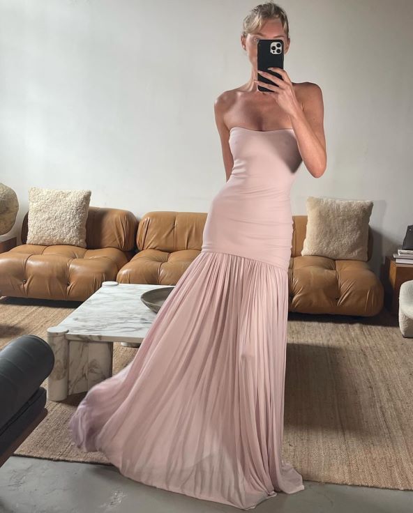 Kako nositi elegantne haljine poput modela Else Hosk