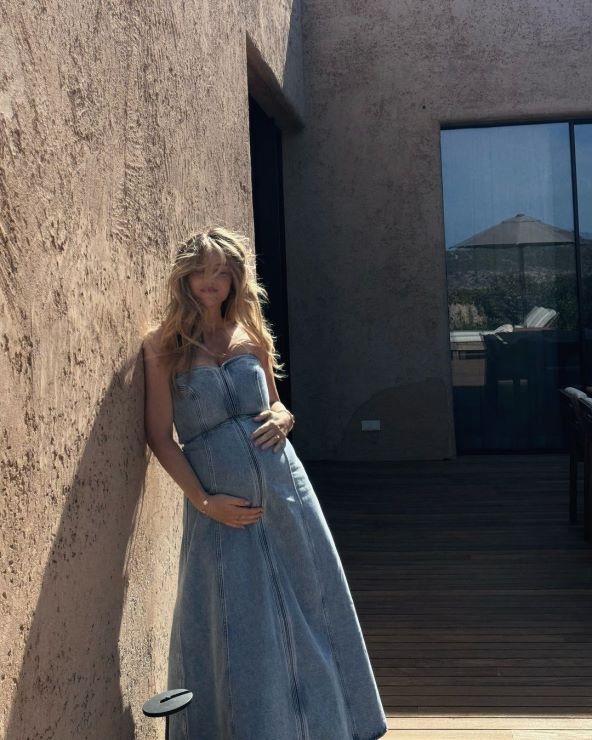 Izabel Kovačić nosi midi traper haljinu za ljeto 2024.