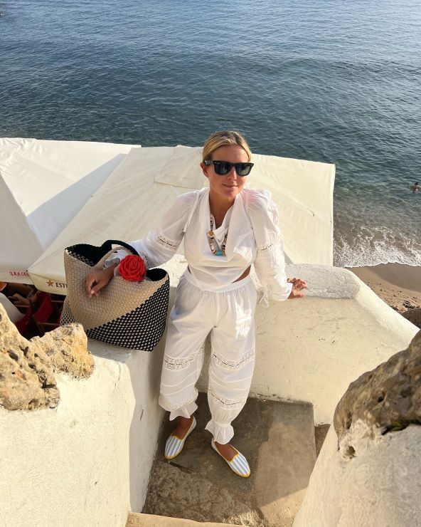 Bijela maksi suknja je modni trend za ljeto 2024