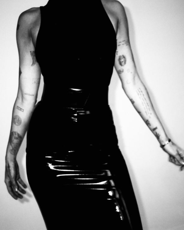 Miley Cyrus zabljesnula u Alaia outfitu nalik na Grace Jones