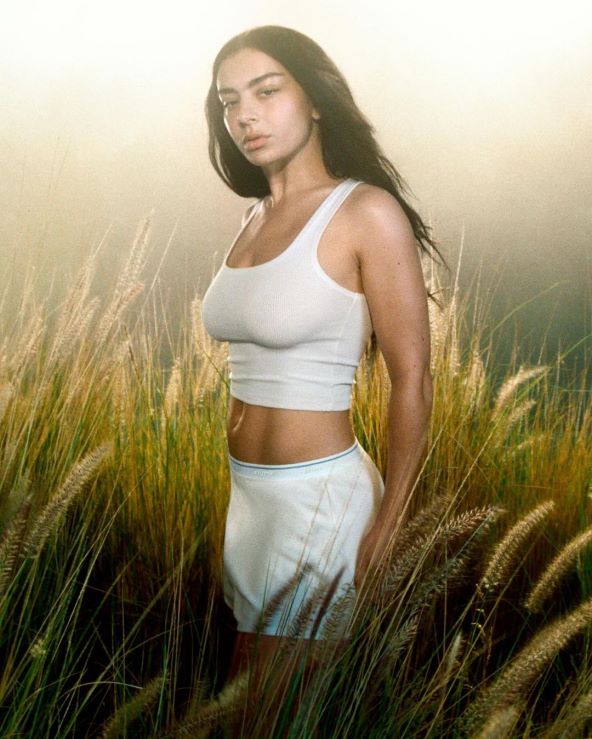 Charli XCX zaštitno lice nove Skims kolekcije
