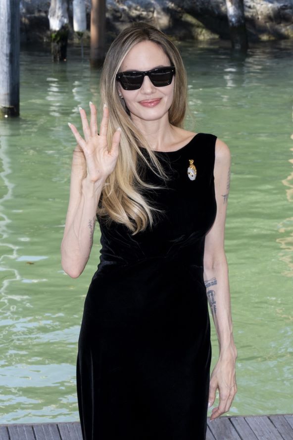 Haljine Angeline Jolie na filmskom festivalu u Veneciji 2024