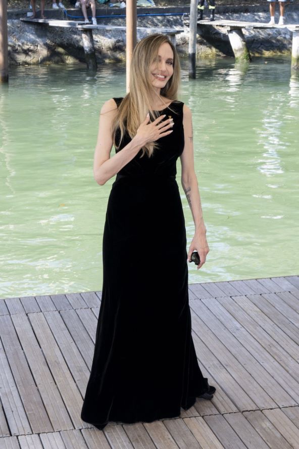 Haljine Angeline Jolie na filmskom festivalu u Veneciji 2024