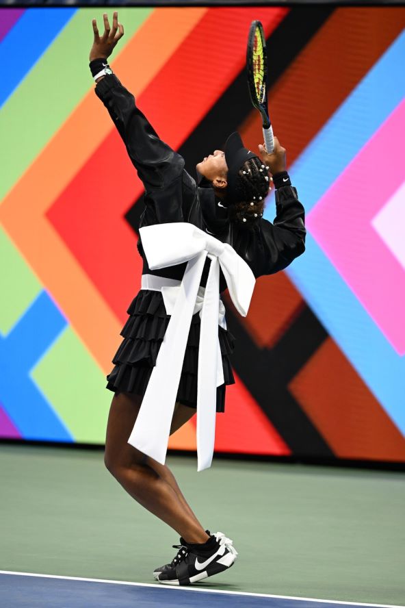 Tenisačica Naomi Osaka oduševila modom na terenima US Opena