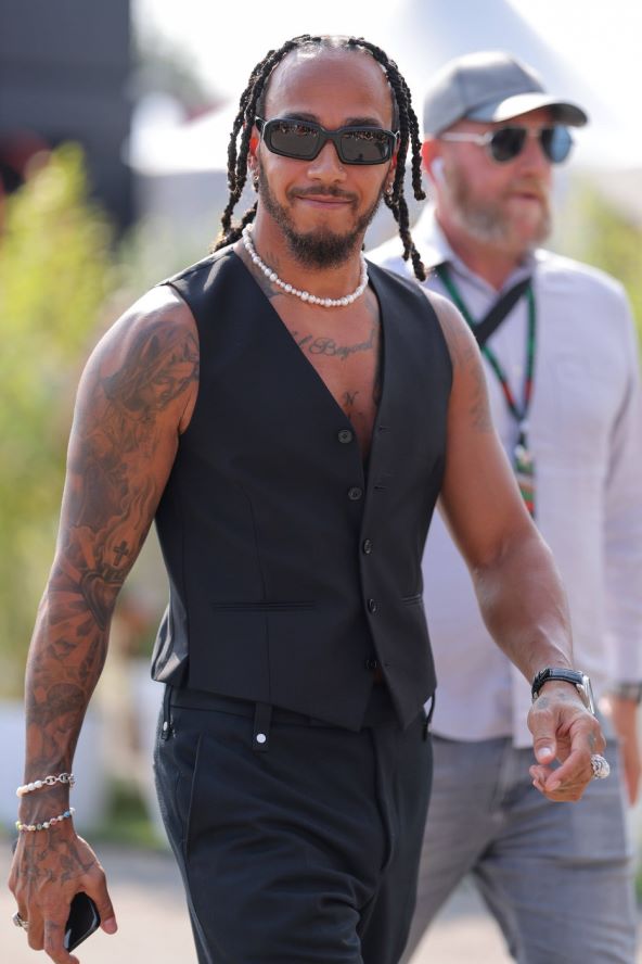 Lewis Hamilton nosi odličan corpcore modni stil