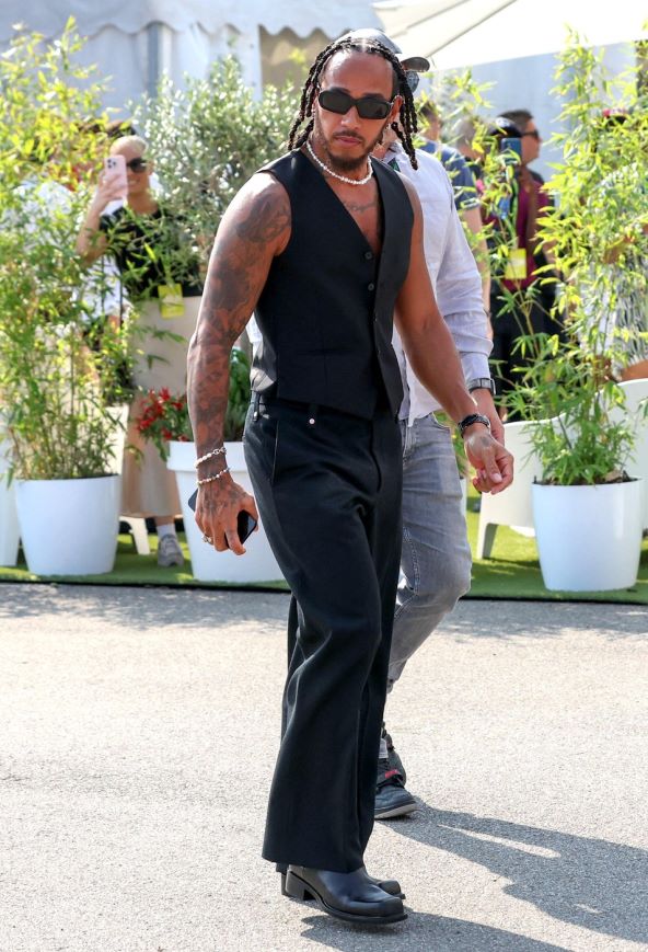 Lewis Hamilton nosi odličan corpcore modni stil
