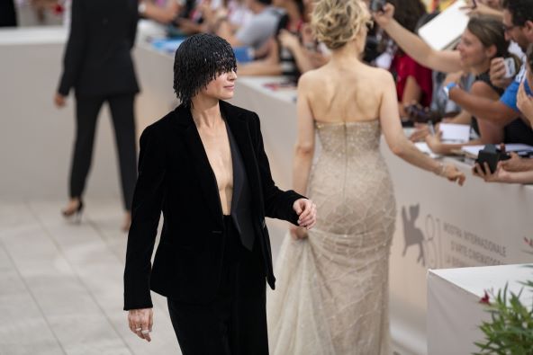 Kasia Smutniak u Veneciji oduševila total black modom